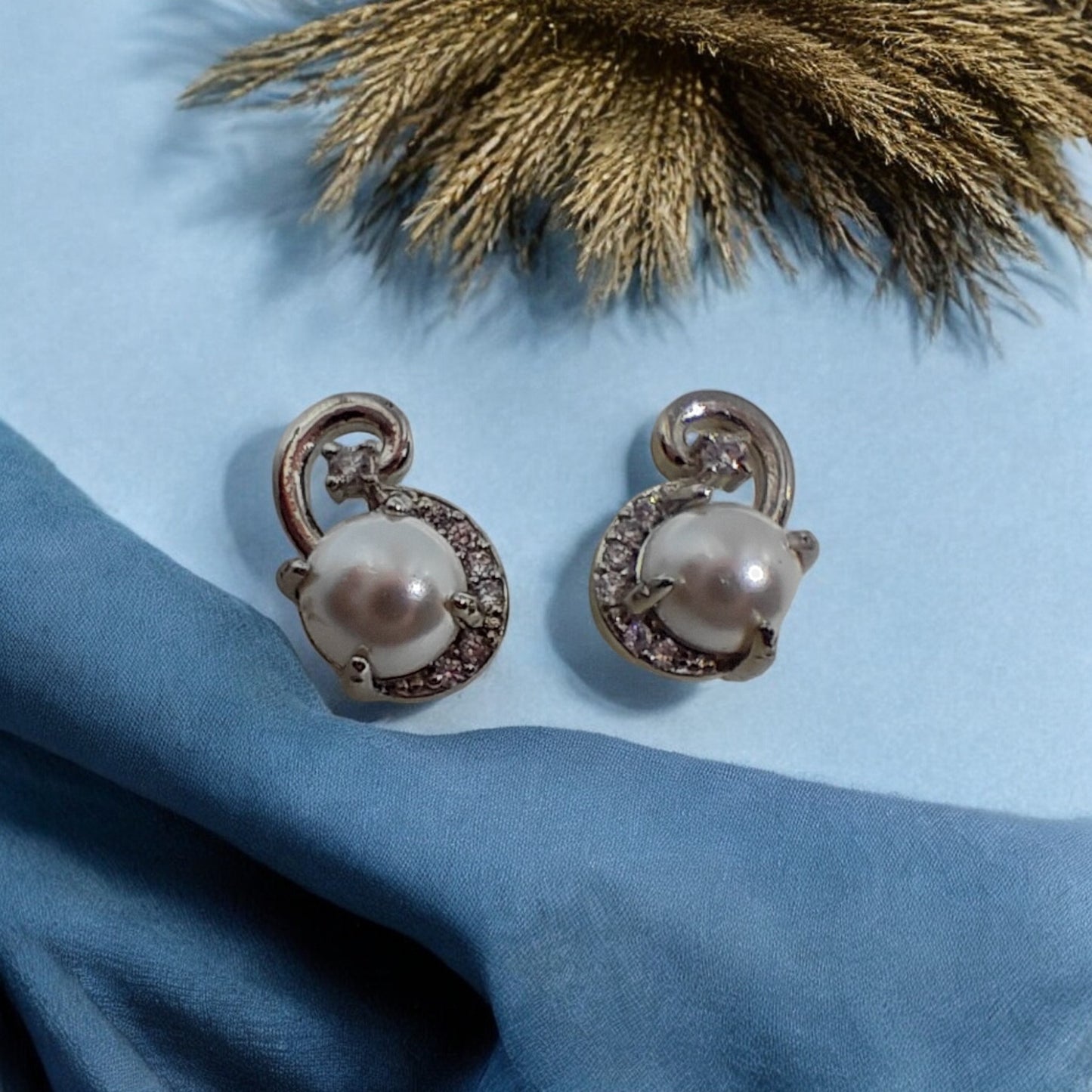 Curved Elegance Pearl Earrings